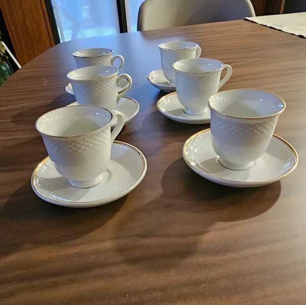 6 Coffee Cups and Coffee Maker475009409887784963