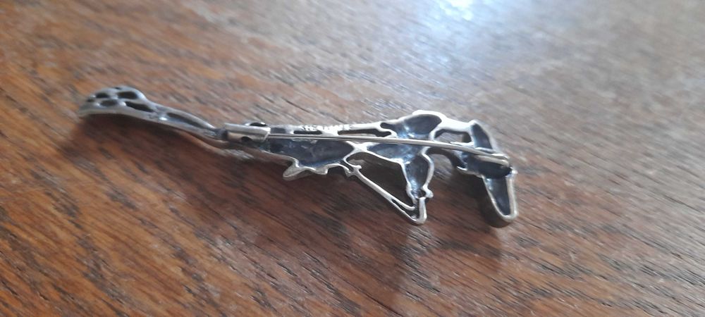 broszka dama w kapeluszu srebro