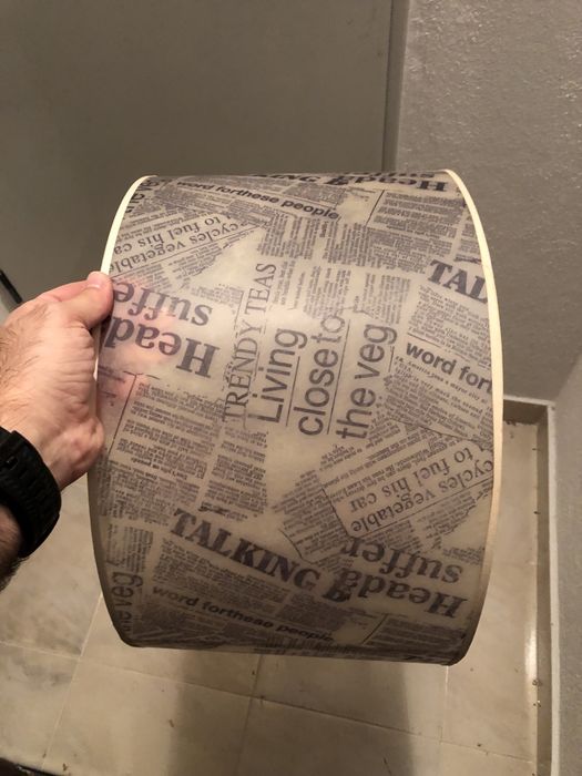 Candeeiro e Abajur com tema “folha de jornal”