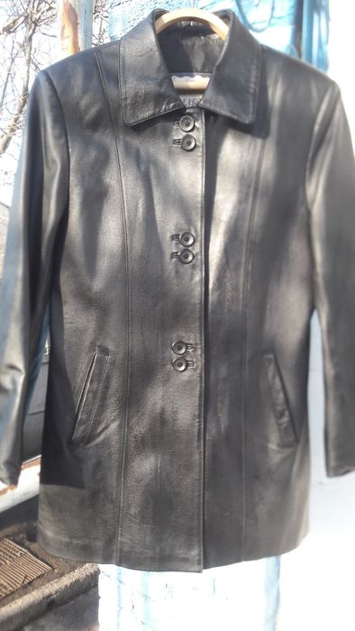 Продам две женские натуральные кожаные куртки