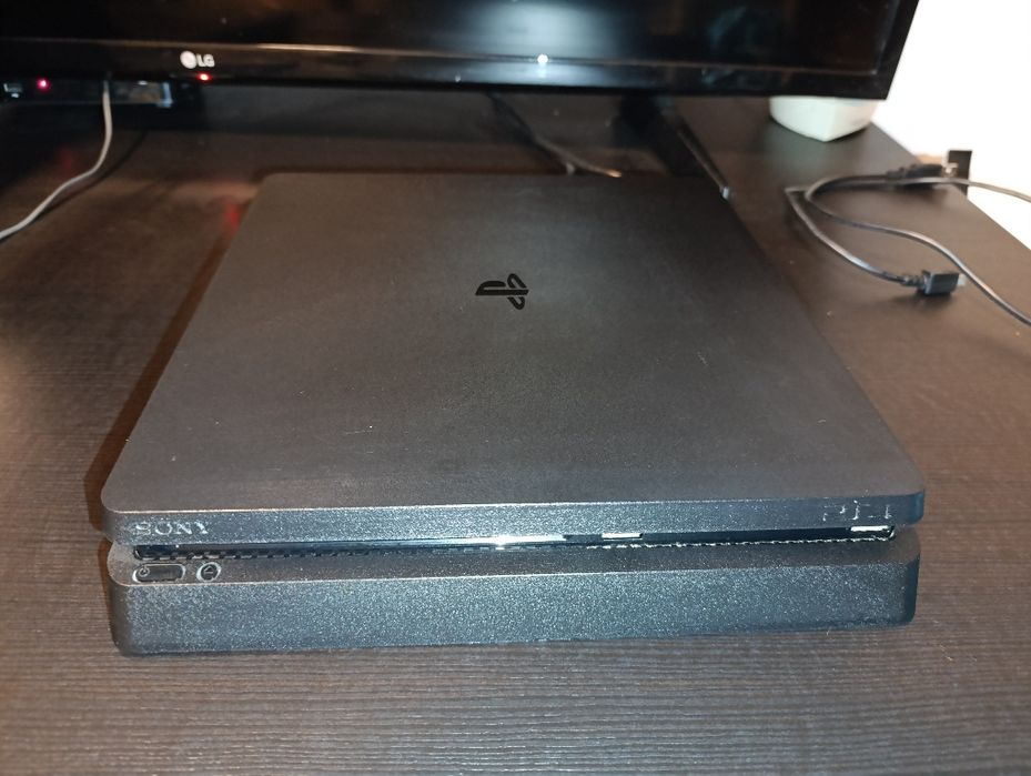 PS4+2 comandos+Auscultadores+10 jogos+6 bluerays(saga Harry Potter)+