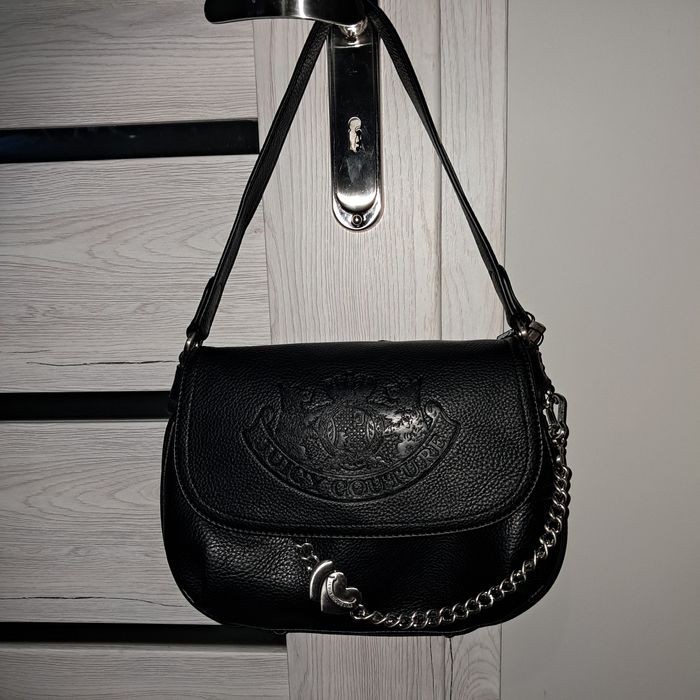 Torebka Juicy Couture  czarna
Nowa z metkami.
Rączki, pasek z re