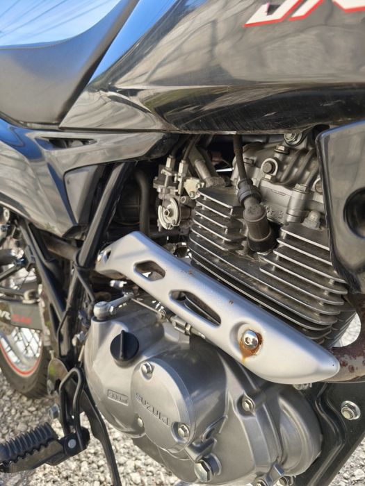 Moto Suzuki dr 125.