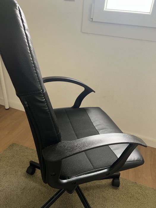 Cadeira de escritório preta