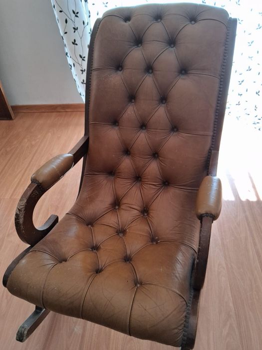 Poltrona de baloiço antiga em pele