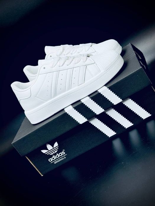 Superstar красовки женские адидас суперстар кросовки с кожи  удобные красавки adidas / кроссивки superstar / белые кроссовки на осень / не парят