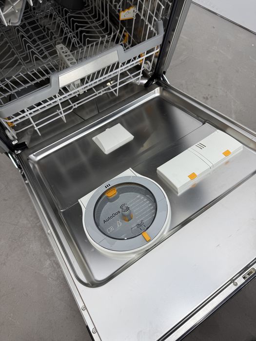 Нова посудомийна машина Miele G7790