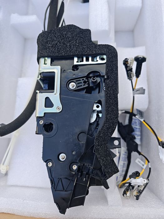 Дотяжки доводчики дверей bmw g42 g87