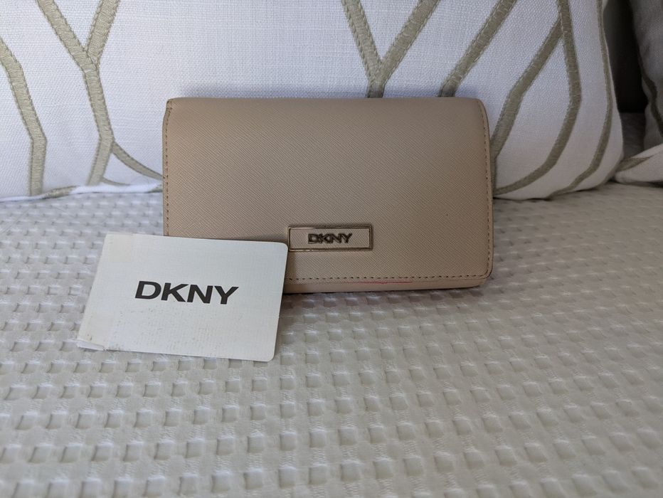 Carteira DKNY rosa e bege