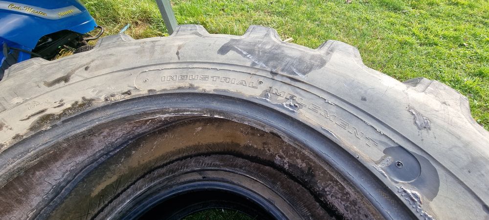 Opony przemysłowe koparko ładowarka case 2 szt  16.5/85-28