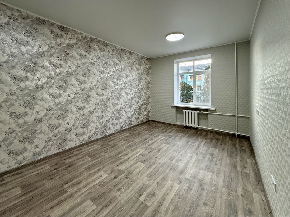 Крюків, кімната з євроремонтом