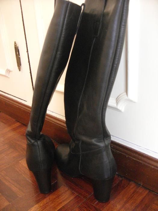 Botas 37 Cano Alto em Pele Genuína - Como Novas