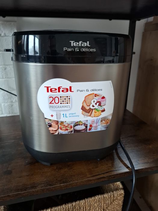 Wypiekacz do chleba Tefal.