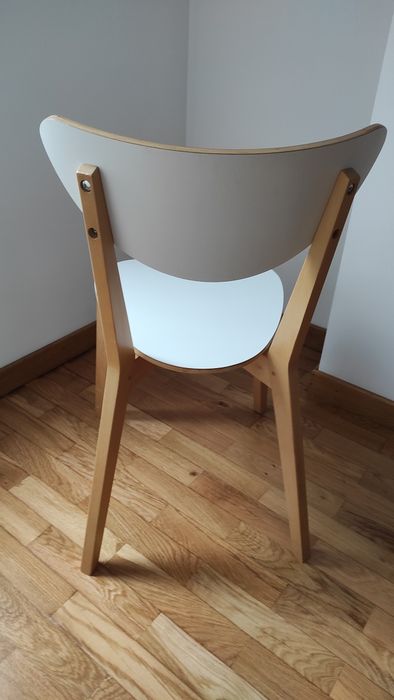 Mesa extensível IKEA e cadeiras