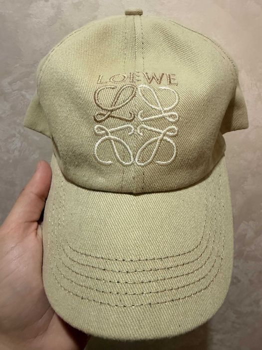 Жіноча кепка Loewe — стильний та практичний аксесуар на кожен день, бежевий