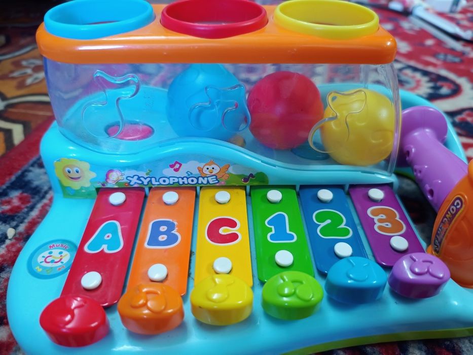 Ксилофон , іграшка для дитини