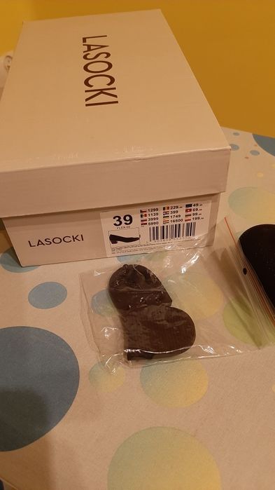 Buty czółenka Lasocki 39