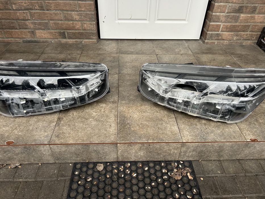 Фари Ford mach e 2024 select без блоків.