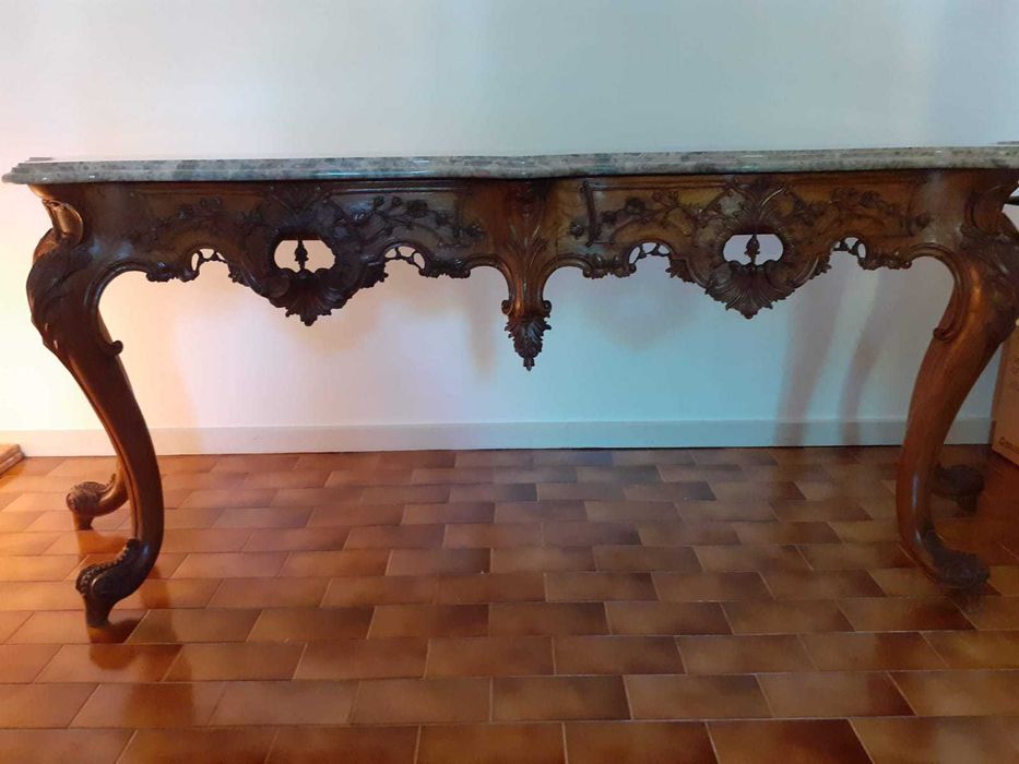 Consola de estilo francês em madeira maciça e tampo em mármore
