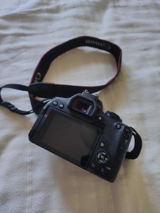 Câmara Canon EOS 850D