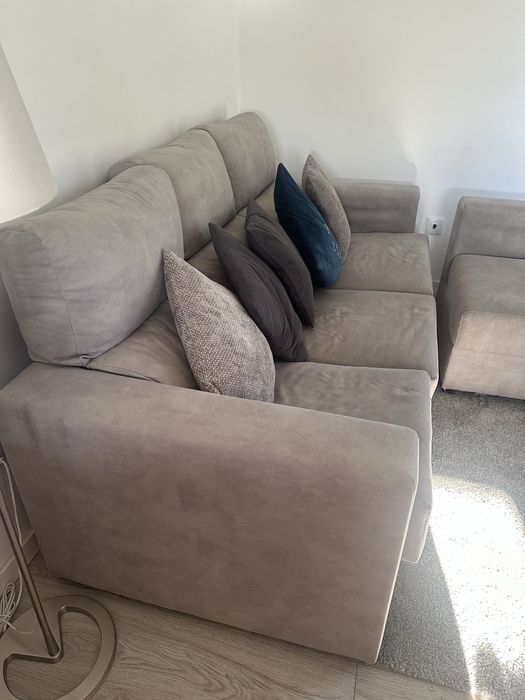 Sofa com 3 lugares e chaise longue separado - cinzento