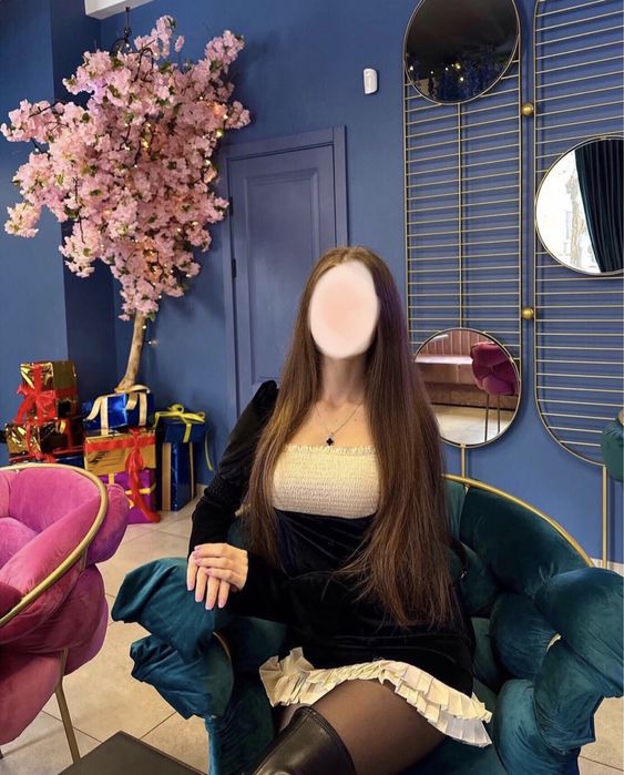 Модна чорна сукня з білими рюшами, стильна, розмір XS-S