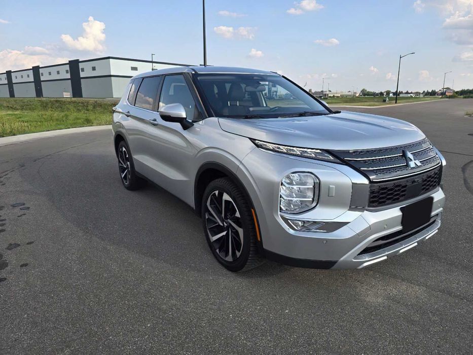 Mitsubishi Outlander PHEV SEL      2023