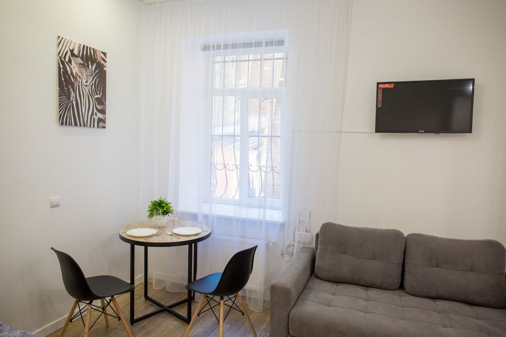 Поруч Т Ц Форум, вільна, 800 грн