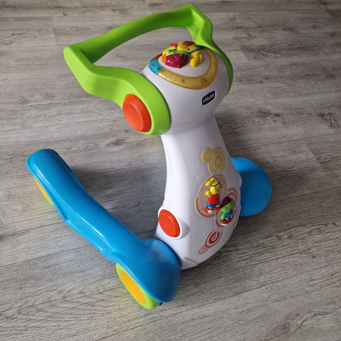 Pchacz Chicco do nauki chodzenia