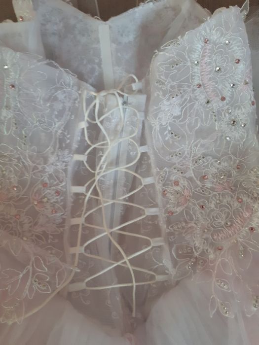 Плаття весільне з камінчиками Svarovski .