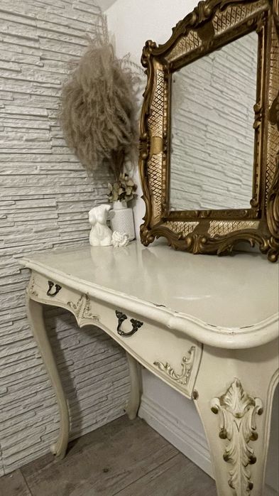 Toaletka antyczna stara zdobiona kremowa złota drewniana z szufladkami