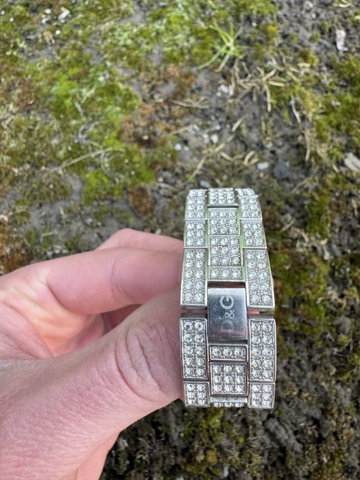 Жіночий годинник Dolce & Gabbana D&G з камінням – модний аксесуар