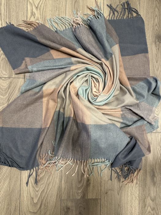 Жіноча шаль (шарф)