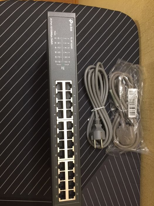 Свитч коммутатор TP-LINK TL-SF1024D,  D-Link DES-1024D