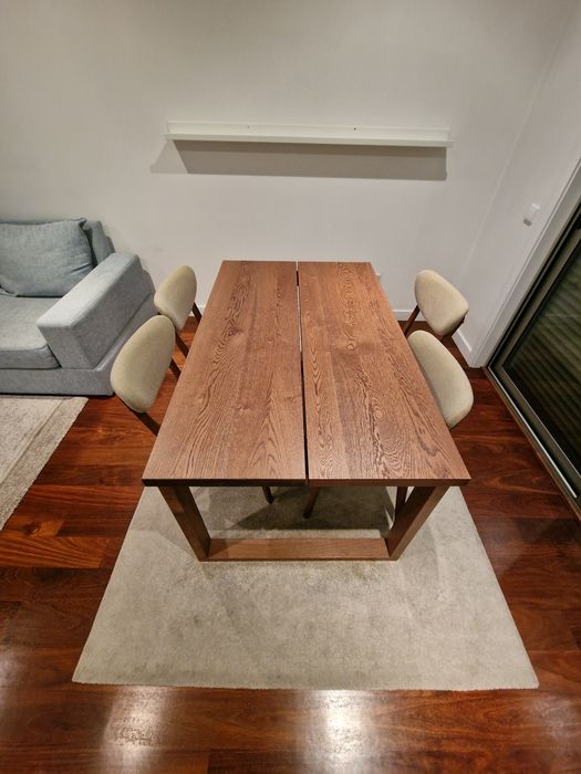 Mesa de jantar com 4 cadeiras