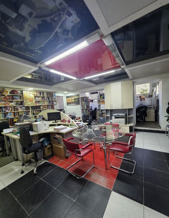 Продаж фасадного приміщення