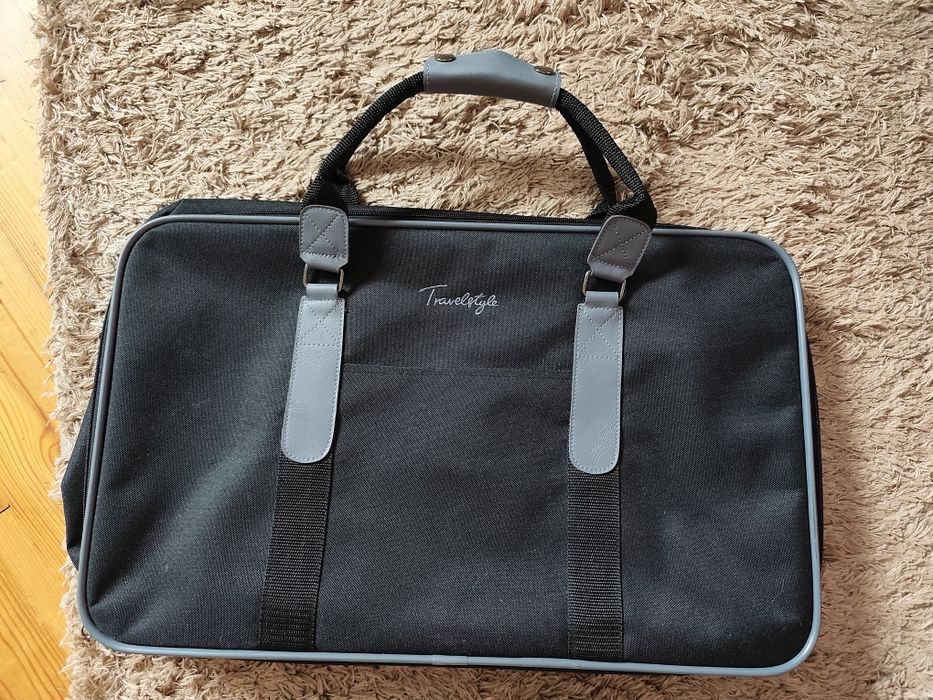 Travelstyle czarna torba podróżna podręczna pojemna na weekend