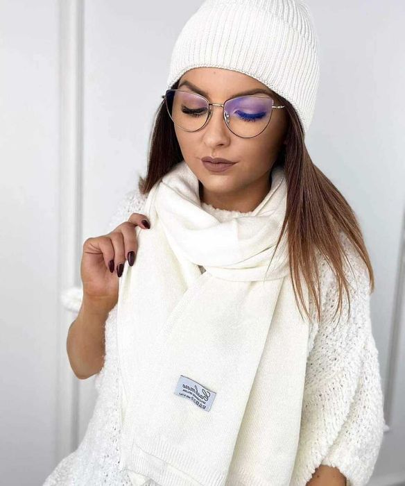 Biały kaszmirowy komplet czapka i szalik