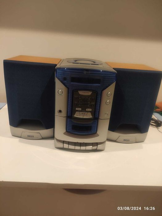 Aparelhagem de som de CD + K7 a funcionar