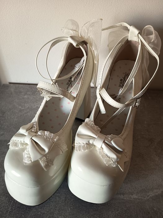 Saltos Altos Creme Coquette