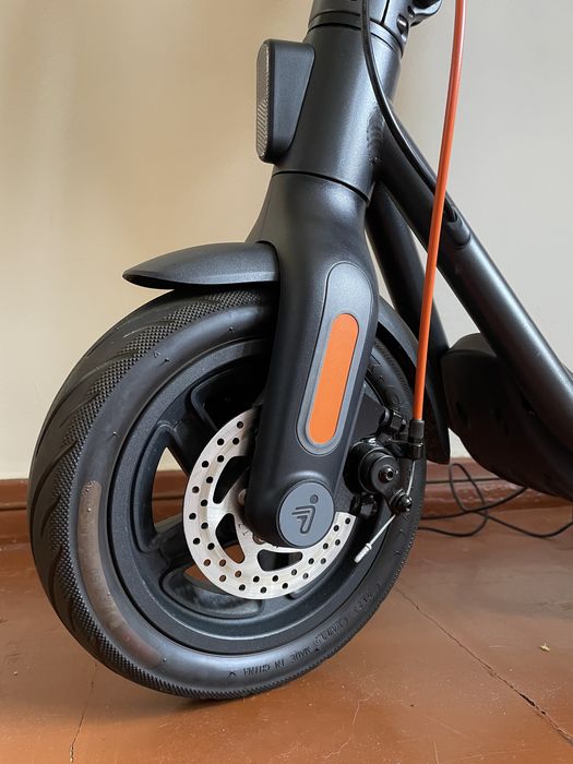 Ninebot Kickscooter F2 Plus