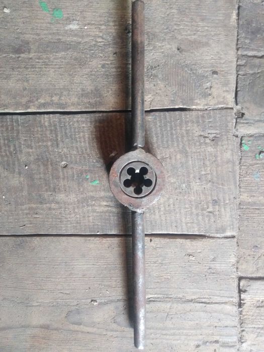 Плашка метчик резьба