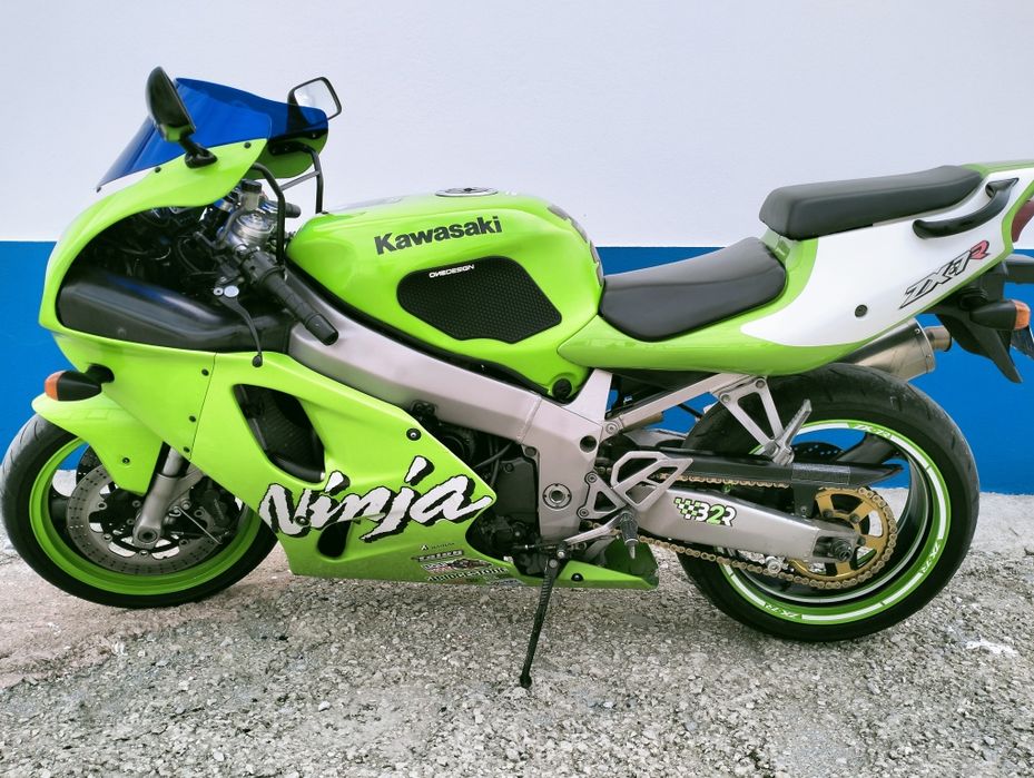 Kawasaki ZX 7r ;