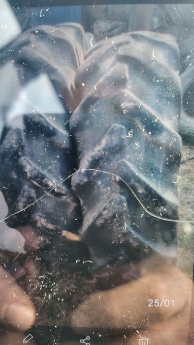 2 Pneus 12-4/24 GOODYAR  Usados em Bom Estado