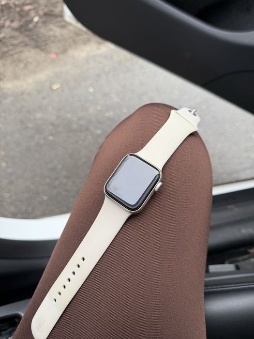 Apple Watch SE GPS 40mm Starlight Aluminium Case