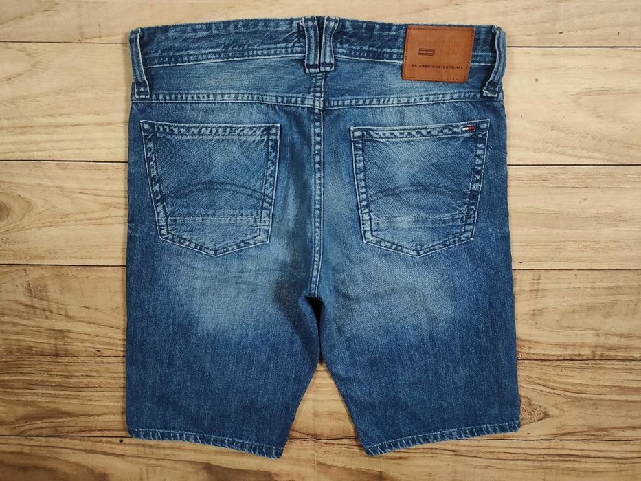 HILFIGER DENIM Tapered Short Ronnie Spodenki Jeans Męskie r. 30
