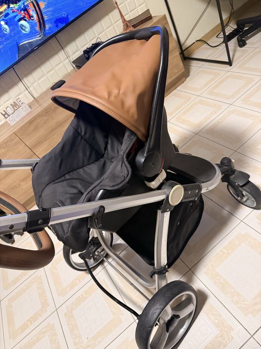 Carrinho de bebe com ovo
