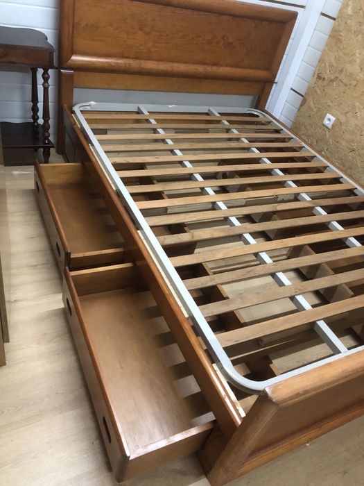 Cama de casal com gavetas arrumacao