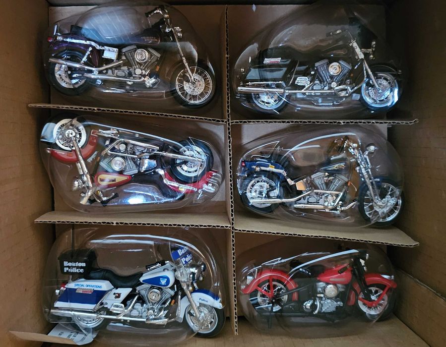 Harley-Davidson colecção motas 1/18, na caixa