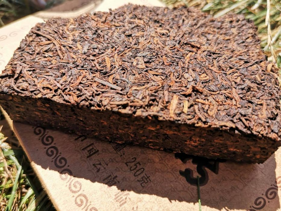 Chińska herbata Shu Pu-Erh Yong Zhen w cegiełce, 250 g.
